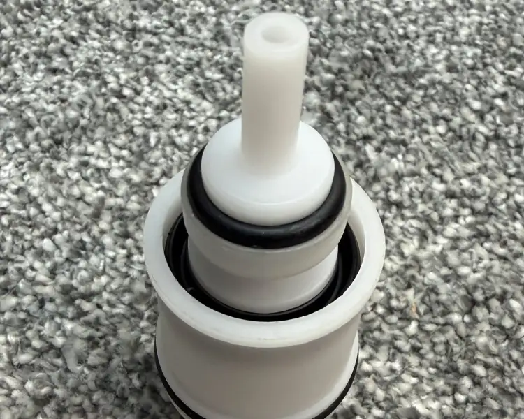 Ideal-Standard-Zestaw-spłukujący-pisuaru-B7391AA.jpg