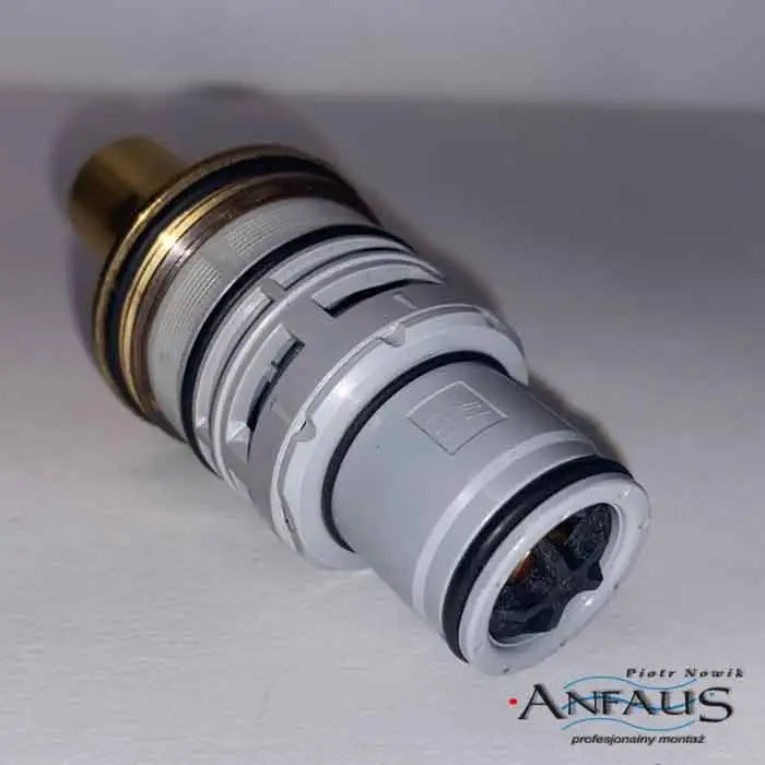A962229NU Ideal Standard glowica termostatyczna 3.jpg